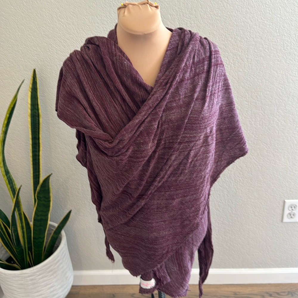 Free people wrap. One size. Maroon